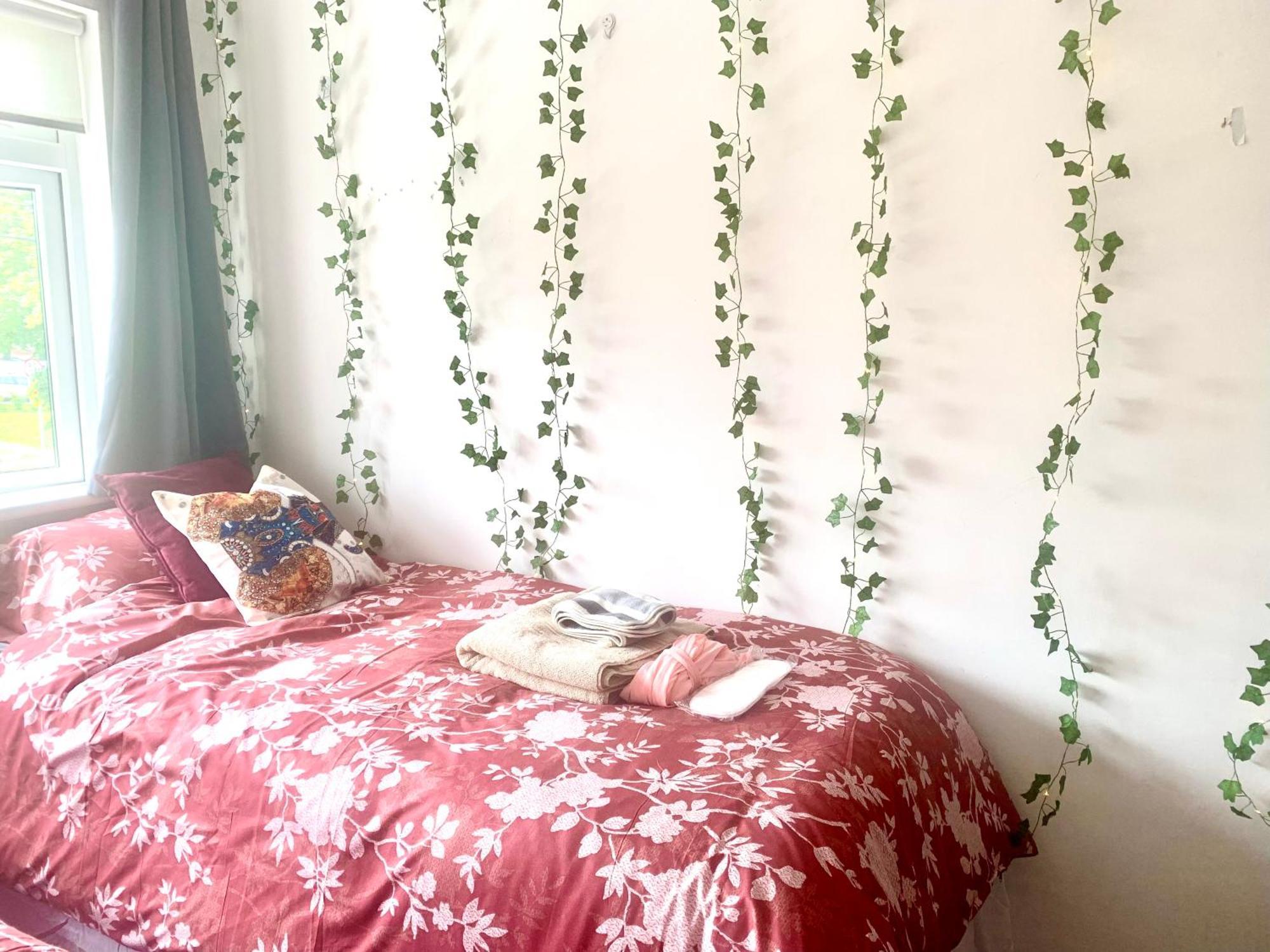 Large In Excellent Location Double Or Two Singles Privatunterkunft *